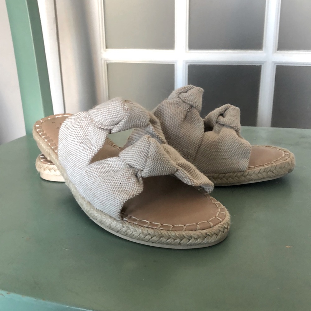 Size 8 1/2 women’s fashionable sandals.